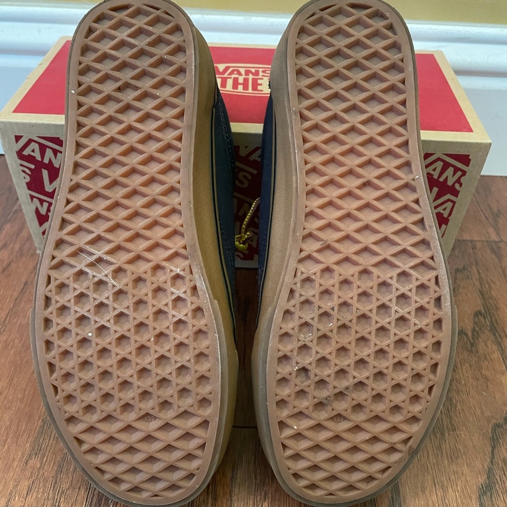 Vans - Picture 9 of 10